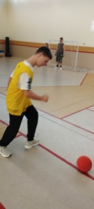 Po společném nástupu a rozcvičce , si žáci zahráli hru