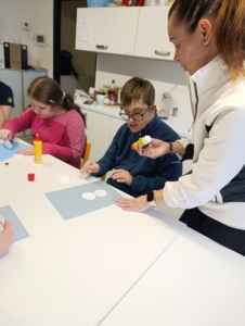 Pracovní činnosti ve třídě D - výroba sněhuláků