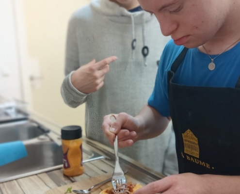 Dnes jsme si v kuchařském kroužku vyrobili si párhambáčů s trhaným masem