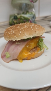 Dnes jsme si v kuchařském kroužku vyrobili si párhambáčů s trhaným masem