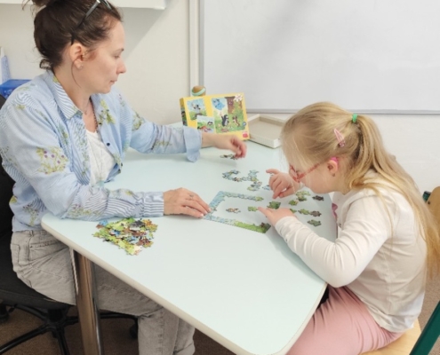 Kreslení, vybarvování obrázků, hrátky se zvířátky, s autíčky, zábavné programy na iPadech