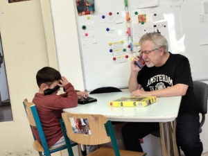 Kreslení, vybarvování obrázků, hrátky se zvířátky, s autíčky, zábavné programy na iPadech