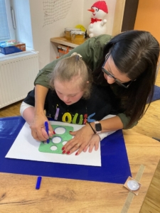 Výuka ve třídě B v tomto týdnu pokračovala v duchu poznávání znaků zimního období