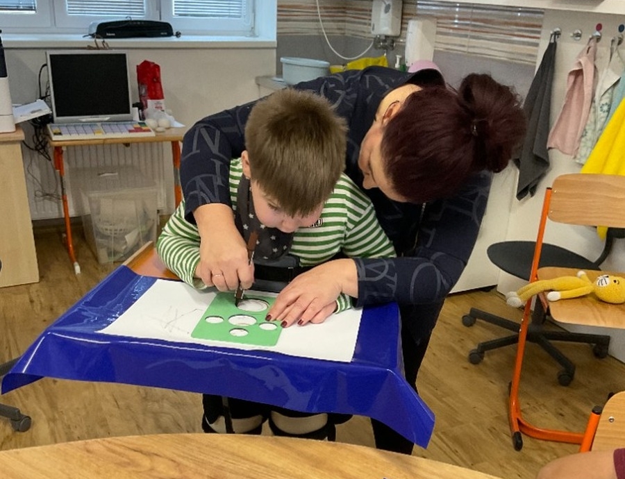 Výuka ve třídě B v tomto týdnu pokračovala v duchu poznávání znaků zimního období