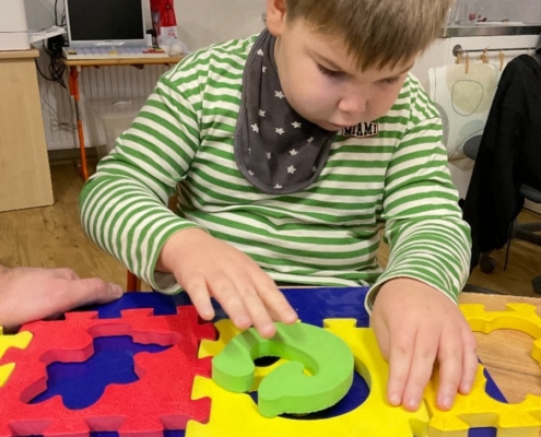 Výuka ve třídě B v tomto týdnu pokračovala v duchu poznávání znaků zimního období