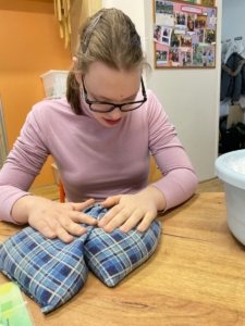 Výuka ve třídě B v tomto týdnu pokračovala v duchu poznávání znaků zimního období