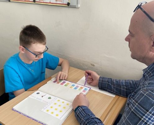 Hrajeme si s písmenky- určujeme první hlásku ve slově