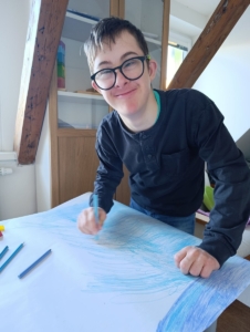 výtvarnou výchovu v podobě společné práce - zimní strom