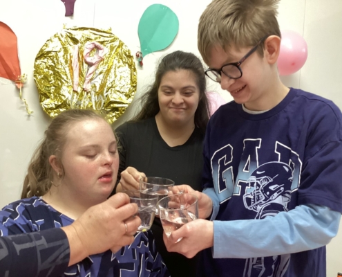 Terezka dnes se svými spolužáky oslavila své narozeniny