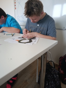 S klukama z E třídy jsme vyráběli tučňáky