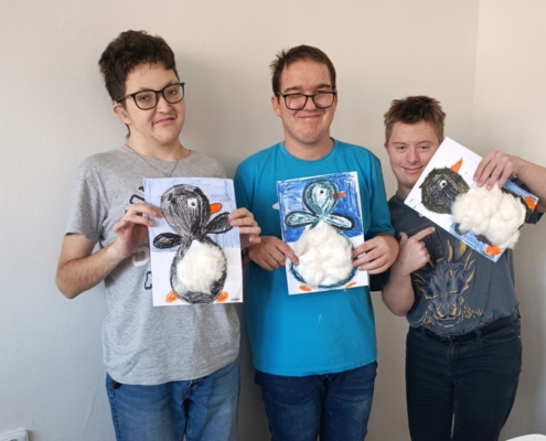 S klukama z E třídy jsme vyráběli tučňáky