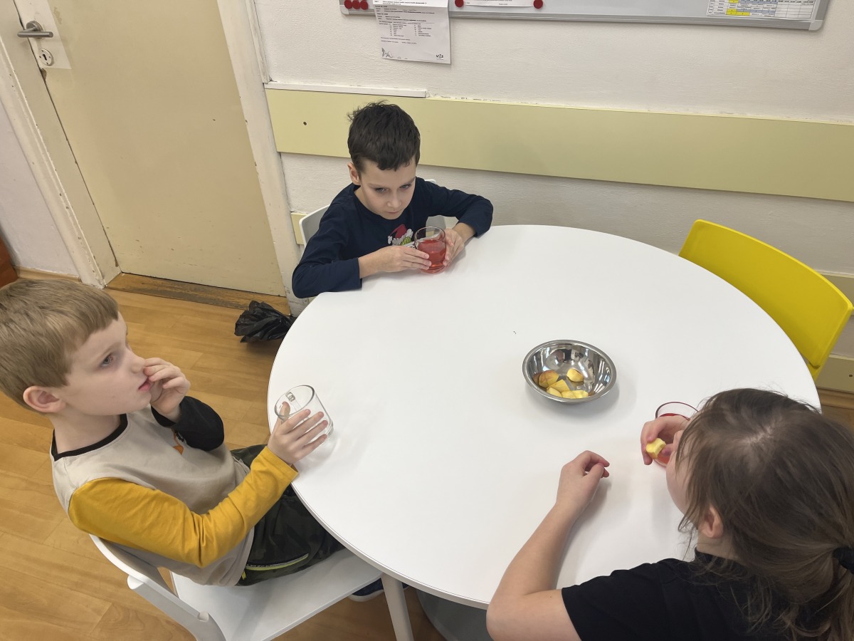 Dneska jsme trénovali pomoc v kuchyni, chování u stolu