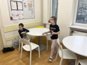 Dneska jsme trénovali pomoc v kuchyni, chování u stolu