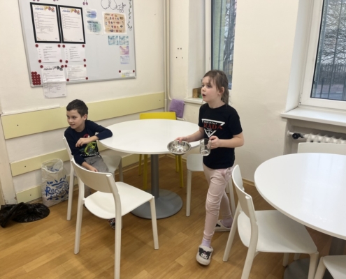 Dneska jsme trénovali pomoc v kuchyni, chování u stolu