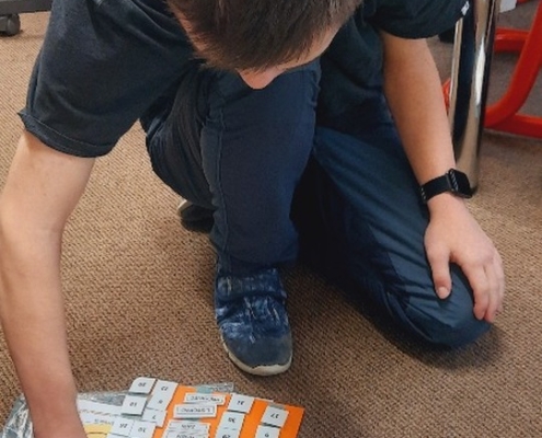 čtení s porozuměním, procvičovali psaní psacím písmem a učili se číst i psát nové hlásky. V matematice sčítali do 100.