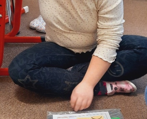 čtení s porozuměním, procvičovali psaní psacím písmem a učili se číst i psát nové hlásky. V matematice sčítali do 100.