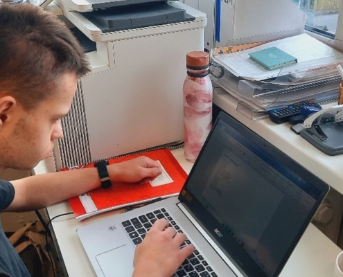 čtení s porozuměním, procvičovali psaní psacím písmem a učili se číst i psát nové hlásky. V matematice sčítali do 100.