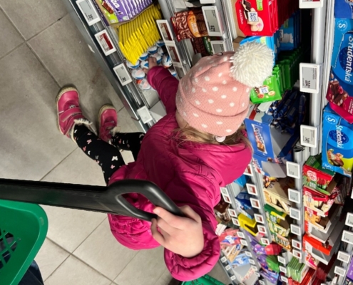 čtení s porozuměním, procvičovali psaní psacím písmem a učili se číst i psát nové hlásky. V matematice sčítali do 100.