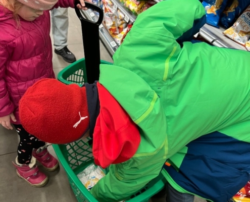 čtení s porozuměním, procvičovali psaní psacím písmem a učili se číst i psát nové hlásky. V matematice sčítali do 100.