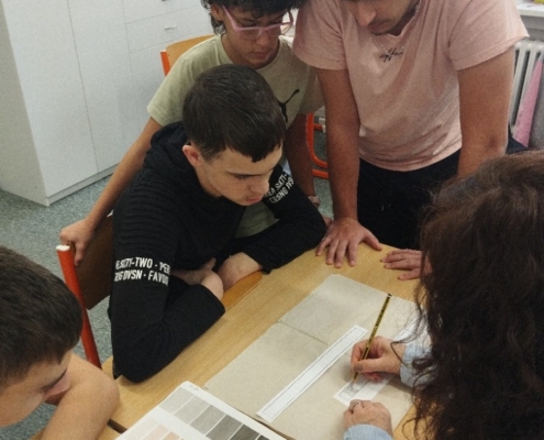 Dnes jsme si ve výtvarné výchově vyzkoušeli stínování