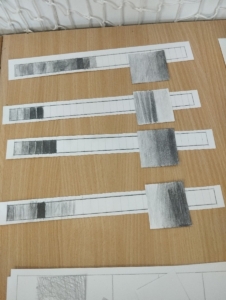 Dnes jsme si ve výtvarné výchově vyzkoušeli stínování