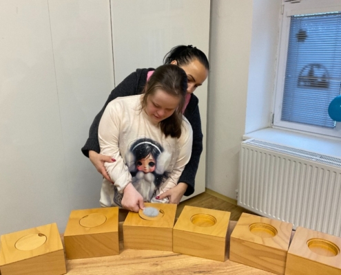 kluby zaměřené na rozvoj smyslového vnímání a osvojení pojmu