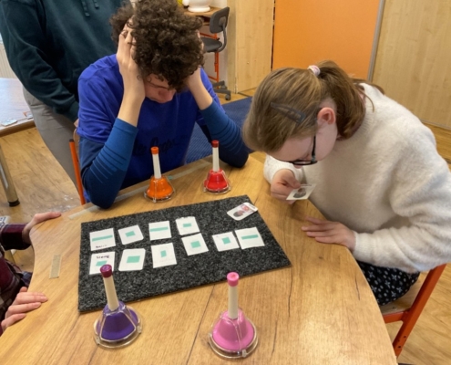 kluby zaměřené na rozvoj smyslového vnímání a osvojení pojmu