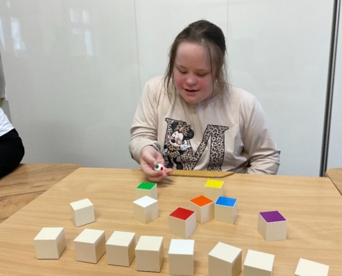 kluby zaměřené na rozvoj smyslového vnímání a osvojení pojmu