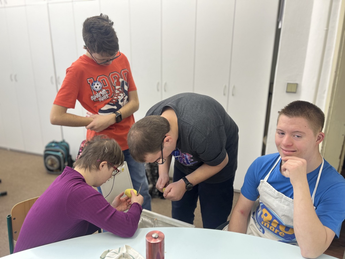 Dnes třída E vařila zelňačku