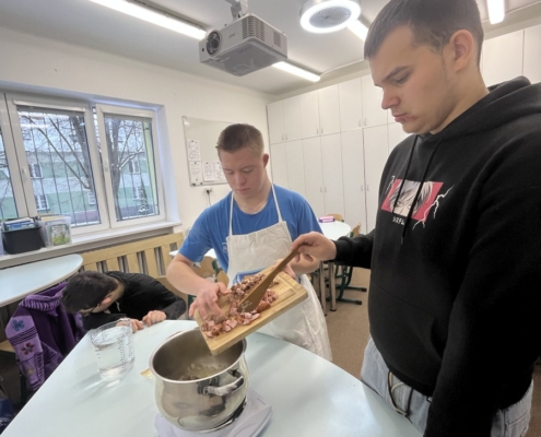 Dnes třída E vařila zelňačku