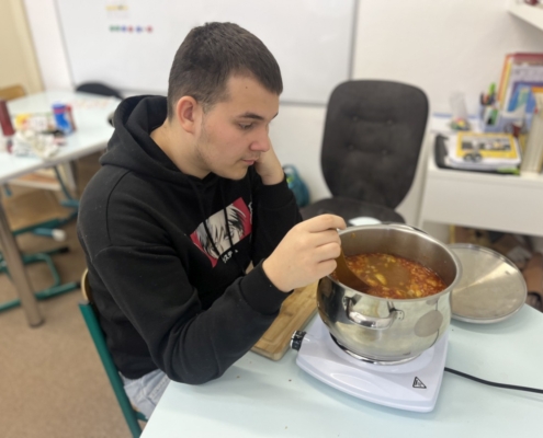 Dnes třída E vařila zelňačku