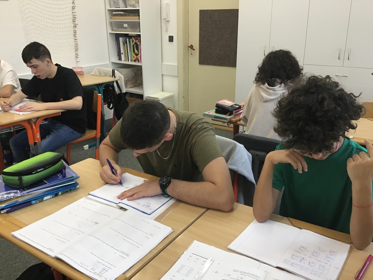 Opakujeme, učíme se, zapojujeme i ruce