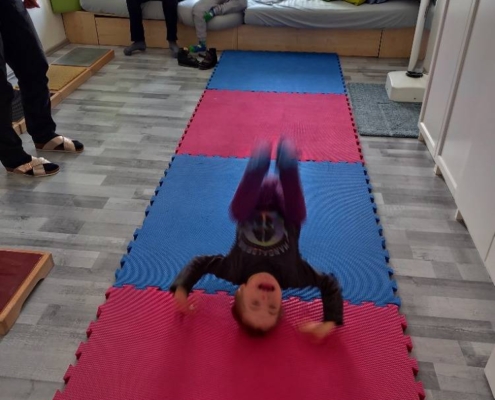 třída si zpestřila páteční chvíle a proměnila se na různá sportovní stanoviště