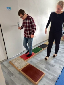 třída si zpestřila páteční chvíle a proměnila se na různá sportovní stanoviště