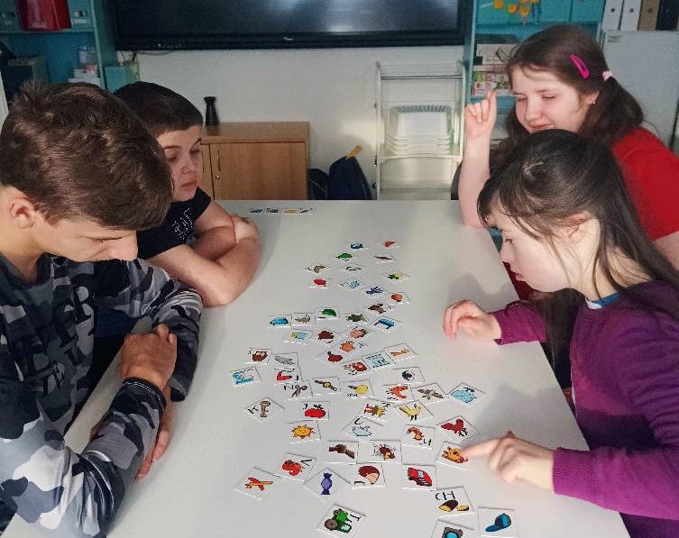 výuka, zahráli několik her, zatančili jsme si a vyrazili jsme na procházku