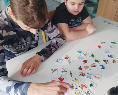 výuka, zahráli několik her, zatančili jsme si a vyrazili jsme na procházku