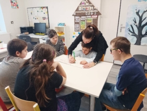 výuka, zahráli několik her, zatančili jsme si a vyrazili jsme na procházku