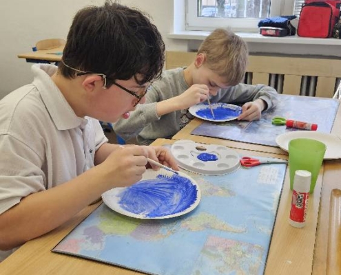 v hodině pracovních činností jsme vyráběli bruslaře