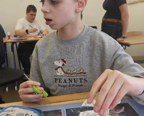 v hodině pracovních činností jsme vyráběli bruslaře