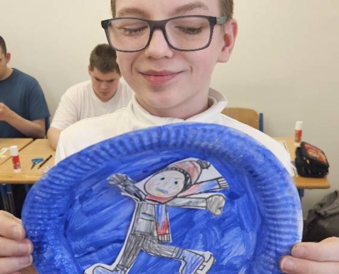 v hodině pracovních činností jsme vyráběli bruslaře