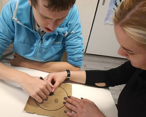 vyrobili tyhle krásné, barevné lvíčky