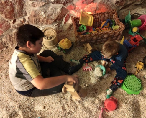 Naše třída dnes relaxovala v oblíbené solné jeskyni