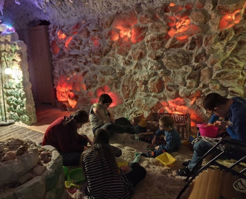 Naše třída dnes relaxovala v oblíbené solné jeskyni