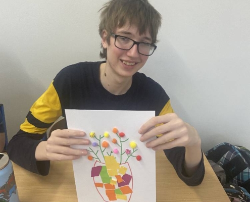 Těšíme se na jaro, tak jsme si vyrobili kytičky