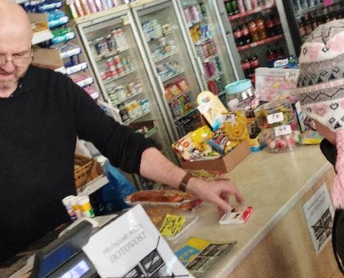 vydali nakupovat do nedaleké večerky