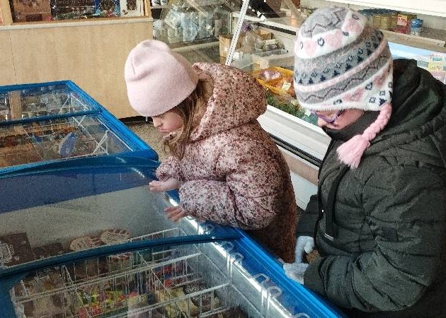 vydali nakupovat do nedaleké večerky