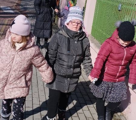 vydali nakupovat do nedaleké večerky