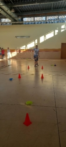 cviky hlavně na břicho, opičí dráha a fotbal