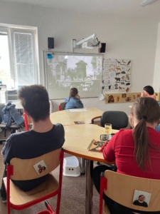 matematika, český jazyk, malování, sociální dovednosti, terapie loutkou