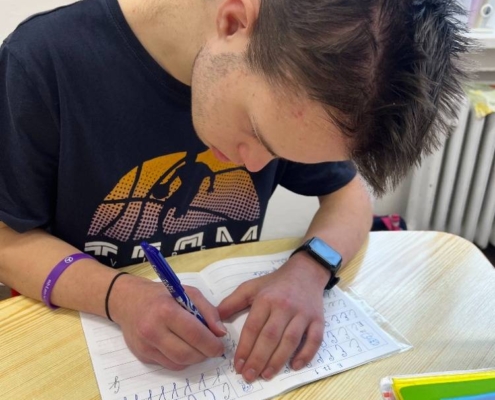 matematika, český jazyk, malování, sociální dovednosti, terapie loutkou